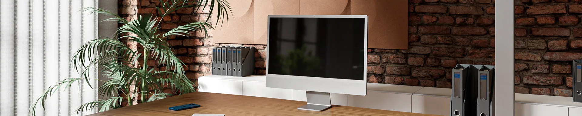 Detailansicht eines Monitors auf einem Schreibtisch im Büro