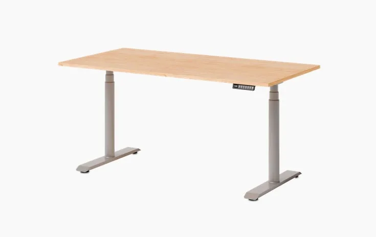 Höhenverstellbarer Schreibtisch mit Holzplatte und silbernem Gestell – ergonomische Lösung für das Büro oder Homeoffice bei Schultz